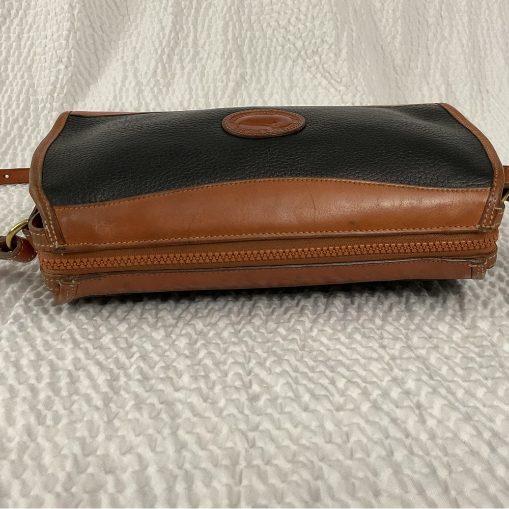 Vintage Dooney & Bourke Black & Tan  Crossbody Bag - Picture 3 of 12